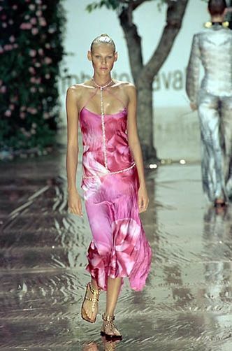 Inside Wardrobe, Pretty On The Inside, Runway Fashion Couture, 90s Runway, Fashion Archive, Fashion Couture, I Deserve, Star Girl, Roberto Cavalli