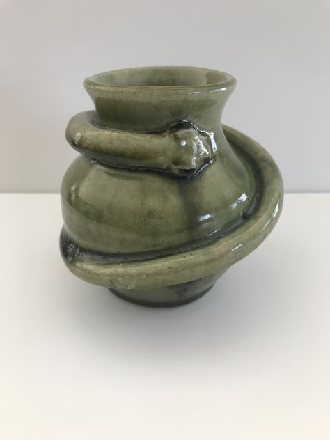 Snake Pottery, Coil Vase Ceramics, Sculpture Art Projects, Coil Pottery, Pinch Pots, Ceramic Animals, Clay Art Projects, Ceramics Projects, Ceramics Ideas Pottery