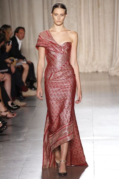 10 Drop-Dead Gorgeous Dresses From Marchesa Spring 2013 Pakistani Gowns, Dresses Pakistani, Marchesa Spring, Gaun Fashion, Red Gown, فستان سهرة, Saree Dress, Gorgeous Gowns, Marchesa