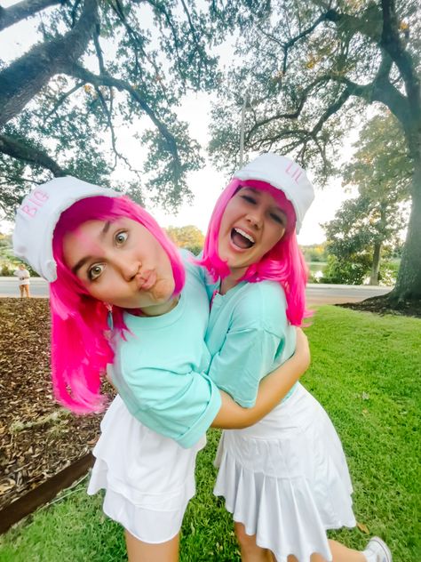 Big little reveal, sorority, LSU, college, wiggin out, big little theme, costume, Louisiana State University, Rush, greek life, Panhellenic, inspo Wiggin Out Sorority, Lsu College, Wigs Pink, Prep Girl, Big Little Reveal, Louisiana State University, Sorority Life, Louisiana State, Greek Life