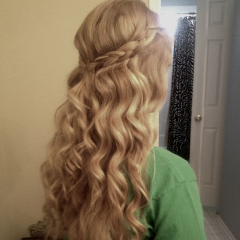 Princess braid! Aurora Inspired Hair, Sleeping Beauty Hairstyle, Princess Aroura Hairstyles, Braid Hairstyles For Prom, Princess Braid Hairstyles, Fairy Tale Hairstyles Princess Hair, Aurora Sleeping Beauty Hairstyle, Princess Hair Styles, Wavy Princess Braid