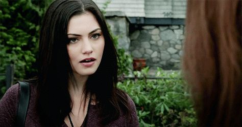 Phoebe Tonkin H2o, Phoebe Tonkin Gif, The Secret Circle, Secret Circle, Tyler Blackburn, Scott Mccall, Phoebe Tonkin, Gif Hunt, Female Actresses