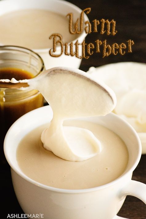 Homemade Hot Butterbeer Recipe Easy Harry Potter Dinner, Harry Potter Breakfast Ideas, Butter Beer Desserts, Best Butterbeer Recipe, Harry Potter Christmas Dinner Ideas, Butterbeer Crockpot Recipe, Harry Potter Feast Food, Homemade Butterbeer Recipe, Leaky Cauldron Recipes