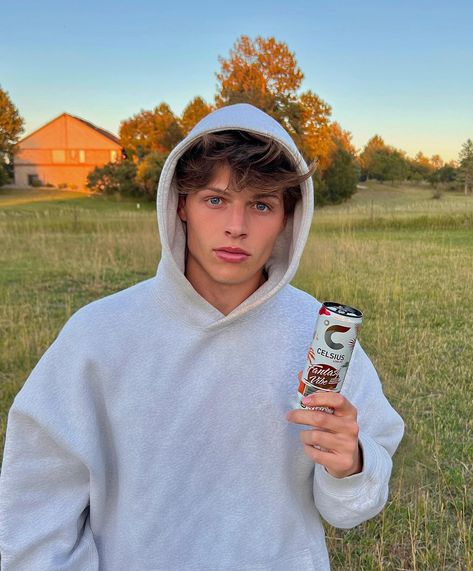 Biography Samuel Dezzani (born December 5, 2001), professionally known as Sam Dezz, is a widely recognized American TikTok star, YouTuber, and social… Read more: Sam Dezz Biography: Age, Height, Girlfriend, Net Worth, Movies, Brother, Haircut Sam Zia, Hot Actors Men, Sam Dezz, Fine Boy, Tiktok Guys, Hot Youtubers, Guy Pics, American Boys, Holy Guacamole