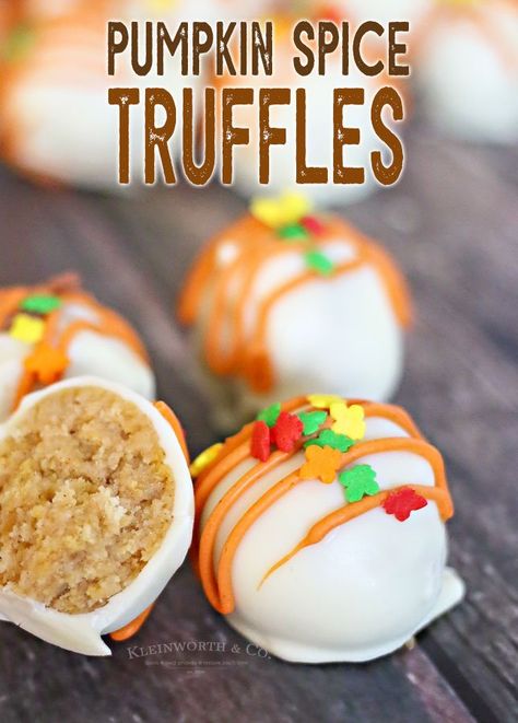 Pumpkin Spice Truffles are a quick and easy no-bake treat made with golden Oreo cookies, white chocolate and cute fall leaf sprinkles for the season. Pumpkin Spice Truffles, Autumn Foods, Pumpkin Truffles, Truffle Recipes, Simple Desserts, Golden Oreo, Homemade Food Gifts, Pumpkin Desserts, Turkey Time