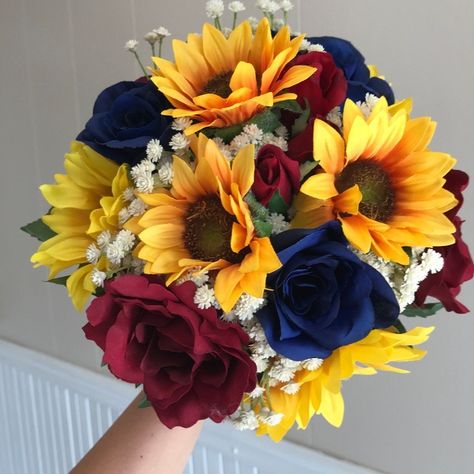 2 Maid Of Honor, Red Sunflower Wedding, 5 Bridesmaids, Blue Sunflower Wedding, Blue Yellow Weddings, Beauty And Beast Wedding, Sunflowers And Roses, Bridal Party Flowers, Sunflower Themed Wedding