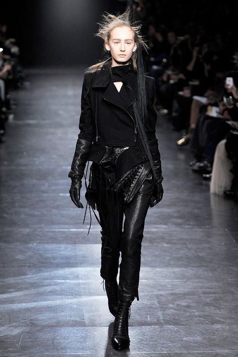 Punk Grunge Fashion, Cyberpunk Fashion, Ann Demeulemeester, Future Fashion, Dark Fashion, Grunge Fashion, Urban Fashion, Minimalist Fashion, Paris Fashion Week