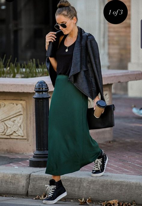 Slip Skirt Outfit Winter, Green Satin Skirt Outfit, Satin Skirt Outfit Winter, Satin Skirt Midi, Midi Skirt Outfit Winter, Green Satin Skirt, Slip Skirt Outfit, Silk Skirt Outfit, Skirt Ootd