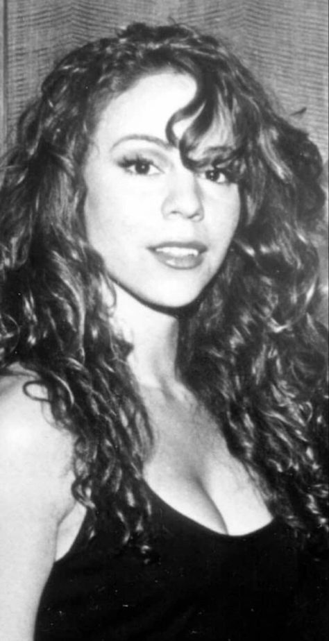 Music Box Era Mariah Carey Music Box Era, Mariah Carey Curly Hair, Mariah Carey Music Box, Mariah Carey Music, Mariah Carey 1990, Mariah Carey 90s, Mariah Carey Pictures, Loud House, Body Drawing