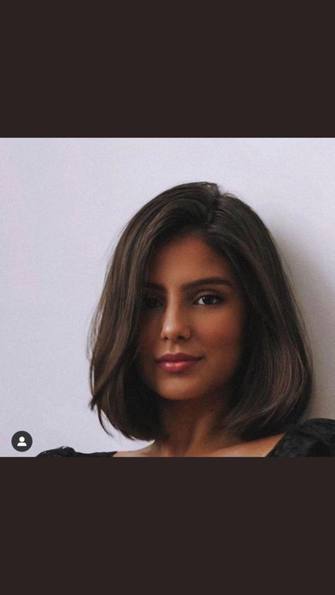 Hair Dye Cool Skin Tone, Short Brunette Hair Side Part, Straight Collarbone Bob, Xanthi Perfect Match, Jackie O Hair, Short Bob Hair For Round Face, Big Fore Head Hairstyles, Short Bob Haircuts With Layers Fine Hair Bangs, Dark Brown Lob Straight