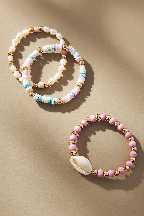 The Summer I Turned Pretty Clay Bead Bracelet, Summer Christmas Crafts, Shell Bead Bracelet, Logan Tay, Flat Bead Bracelet, Candy Bracelets, Bracelet Business, Clay Bracelets, Preppy Things