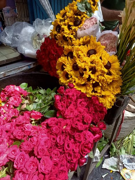 Flowers Market, Kolkata, India New Market Kolkata, Flowers Market, Bangalore City, Flower Store, Standing Poses, Happy Flowers, Highlight Icons, New Market, Insta Inspo