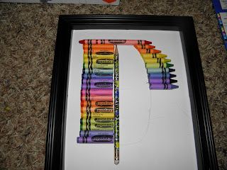 luvmytrio: Crayon Monogram Tutorial Teacher Box, Crayon Monogram, Crayon Wreath, Crayon Letter, Creative Money Gifts, Door Wreaths Diy, Diy Letters, Crayon Art, Money Gift