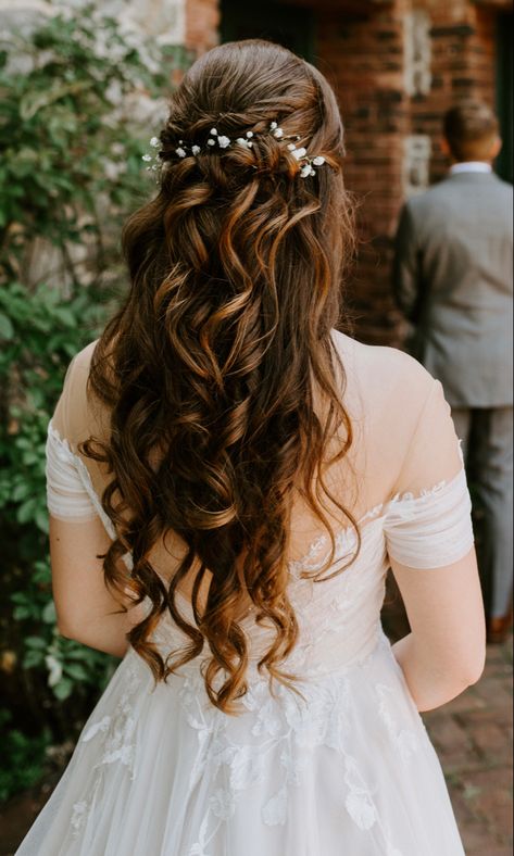 Fairytail Wedding Hairstyles, Bridal Hair Flowers Half Up, Partially Up Wedding Hair, Veil In Half Up Half Down Hair, Wedding Hair Accessories With Veil Half Up, Half Up Half Down Wedding Hair Baby Breath, Bridal Hair For Long Hair With Veil, Bride Hairstyle Half Up Half Down, Half Up Princess Hair