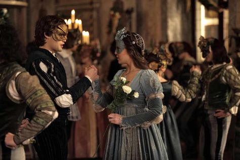 Romeo And Juliet Costumes, Romeo I Julia, Shakespeare Love Quotes, Romeo Montague, Juliet Movie, Juliet Capulet, Romeo Und Julia, Mask Dance, Masked Ball