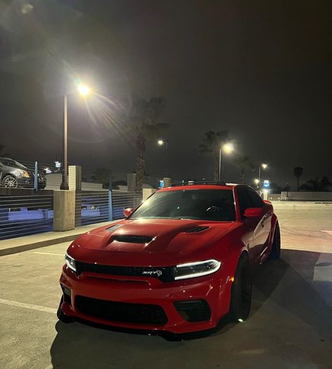 Red Dodge Charger Aesthetic, Red Eye Hellcat, Doge Cars, Doge Car, Doge Challenger, Red Charger, Hellcat Srt, Car Aesthetics, Cars Drawing