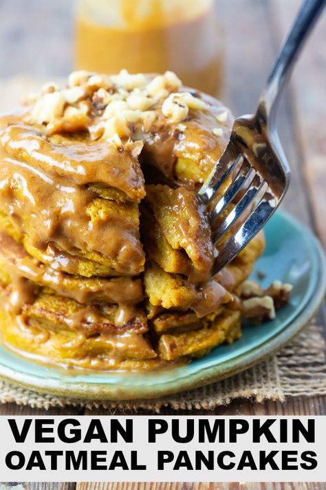 These vegan pumpkin oatmeal pancakes are so amazing. They are so easy to prepare with pumpkin puree and sweetened with maple syrup, perfectly spice just add all the ingredients in a blender and process until smooth and creamy. #pancakes #oatmealpancakes #easyrecipe #vegan #glutenfree Vegan Pumpkin Oatmeal, Pumpkin Oatmeal Pancakes, Pancakes Pumpkin, Pancakes Oatmeal, Vegan Pumpkin Pancakes, Oatmeal Pancakes Healthy, Vegan Pumpkin Recipes, Buckwheat Cake, Vegan Oatmeal