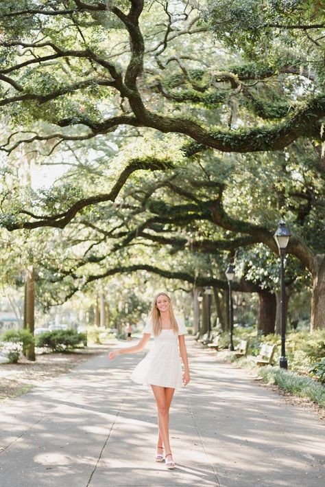 Forsyth park senior session blonde white dress flowers spanish moss oak trees springtime tall White Dress Flowers, Pretty Senior Pictures, Senior Pictures Locations, Senior Pictures Dresses, College Grad Pictures, Senior Pictures Downtown, Senior Photoshoot Poses, Senior Photography Poses, Senior Portrait Poses