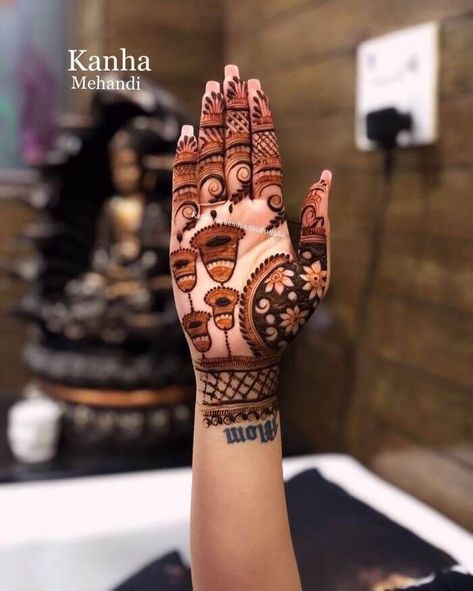 Very easy to make Mehndi Designs For Teej Festival, Kanha Mehendi, Trendy Mehndi Designs, Teej Festival, Mandala Henna, Simple Arabic Mehndi Designs, Indian Mehndi Designs, Mehndi Designs 2018, Mehndi Designs Bridal Hands