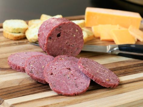 Hard Salami Recipes, Homemade Bologna, Homemade Salami, Beef Salami, How To Make Salami, Salami Recipe, Summer Sausage Recipes, Salami Recipes, Preserving Foods