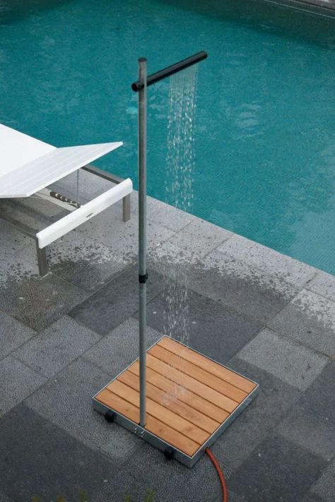 10 Easy Pieces: Freestanding Outdoor Showers - Gardenista Outside Showers, Outdoor Shower Diy, Custom Shower Doors, Outdoor Bathroom Design, Outdoor Showers, Pool Shower, Garden Shower, Diy Shower, Outdoor Bathrooms