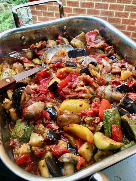 Greek Vegetables, Veggie Stew, Weekend Meal Prep, Roasted Vegetables Oven, Spiced Chickpeas, Greek Cooking, Roasted Vegetable, Greek Dishes, Vegetable Stew