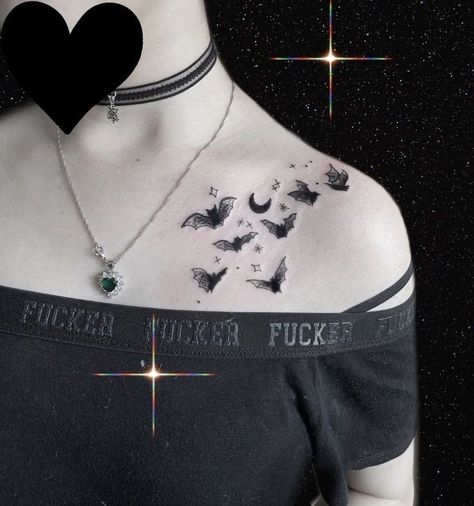 Bats Tattoo Shoulder, Gothic Shoulder Tattoos For Women, Bat Shoulder Tattoos For Women, Goth Tattoo Ideas For Women, Flattering Tattoos, Goth Tattoos For Women, Dark Disney Tattoo, Emo Tattoos, Goth Tattoo