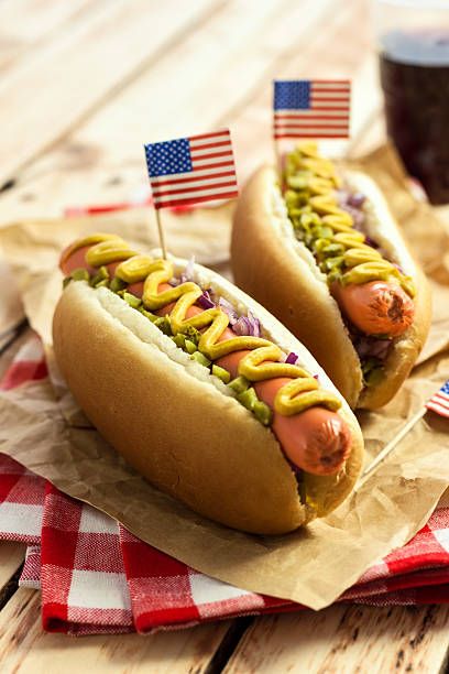 American Hot Dog, American Hot Dogs, Hot Dog Cart, Mustard Pickles, Hot Dog Recipes, Best Sandwich, Bbq Party, Ice Cream Party, Yellow Mustard