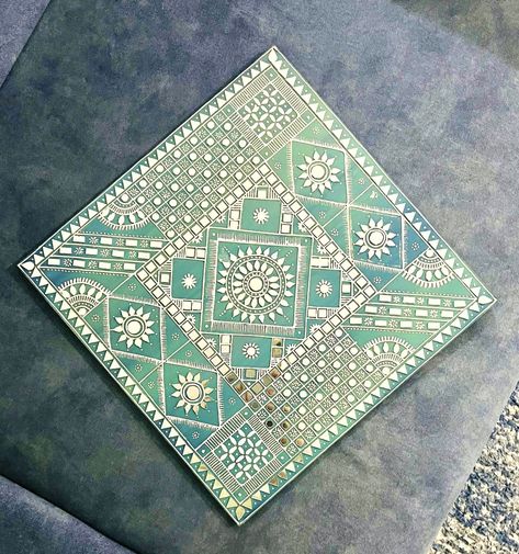 Lipan Art In Square, Lippan Art Square Design, Square Lippan Art, Modern Lippan Art, Lippin Art, Lippan Kaam, Lippon Art, Square Mandala, Lipan Art