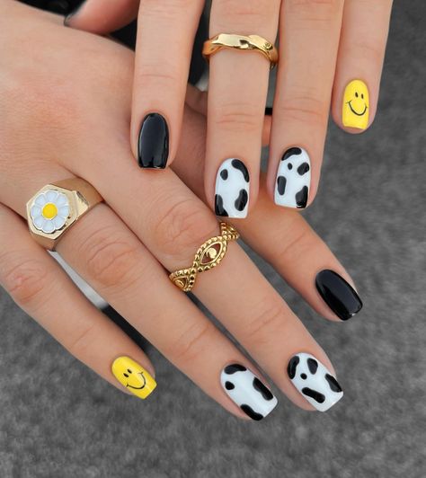 Posted by Zoe Scott: Ready to elevate your nail game with timeless sophistication? Dive into the world of black and white nail designs with me! In this blog post, I'll gui... Black And White Nail, Western Nails, Country Nails, Cow Nails, Cute Summer Nails, Vacation Nails, White Nail, Baymax, Yellow Nails