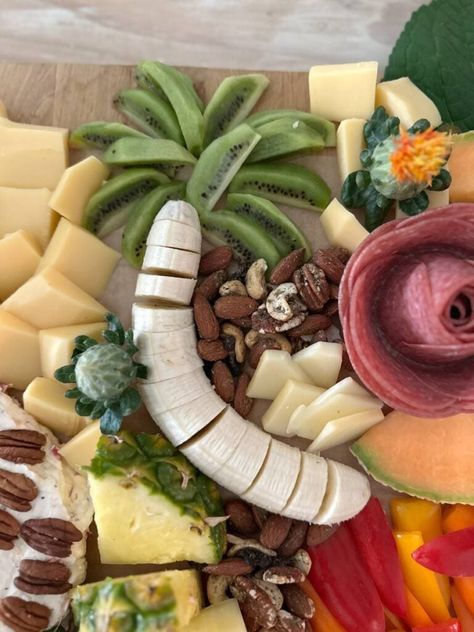 Luau Themed Charcuterie Board, Animal Themed Charcuterie Board, Moana Charcuterie Board, Tropical Cheese Board, Palm Tree Charcuterie Board, Hawaii Charcuterie Board, Safari Cheese Board, Jungle Themed Charcuterie Board, Surfboard Charcuterie Board