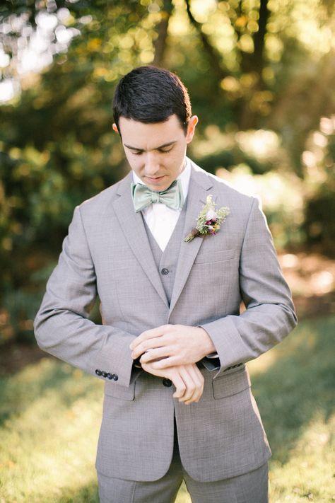 Grey Suit Green Bow Tie, Charcoal Grey Suit Wedding, Grey Suit White Shirt, Linen Wedding Suit, Grey Tux, Gray Groomsmen Suits, Groom Suit Grey, Grey Tuxedo, Dark Gray Suit