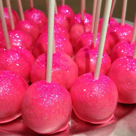 Pink Candy Apples, Perfect Cake Pops, Diy Cake Pops, Pink Cake Pops, Mini Caramel Apples, Candy Apple Recipe, Barbie Party Decorations, Barbie Theme Party, Barbie Birthday Party