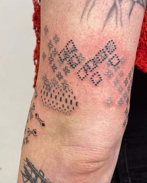 Overlap Tattoo, Overlapping Tattoos, Moving Books, Books Open, Stick And Poke, Tattoo Inspo, Tatting, Tattoos, Books