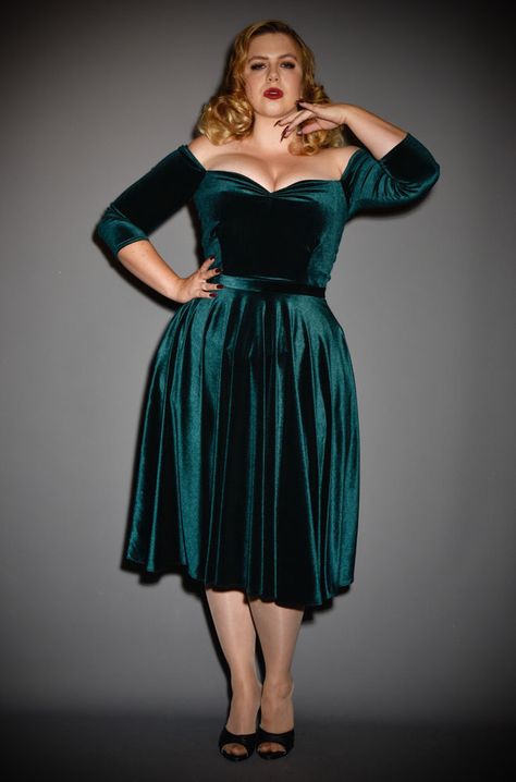 Green Velvet Luxe Dress - a velvet swing dress by Alexandra King Christmas Pictures Velvet Dress, Retro Christmas Dress, Green Velvet Dress Outfit, Dress For Christmas Party, Green Christmas Dress, 1960s Style Dress, Velvet Outfits, Velvet Dresses Outfit, Velvet Christmas Dress