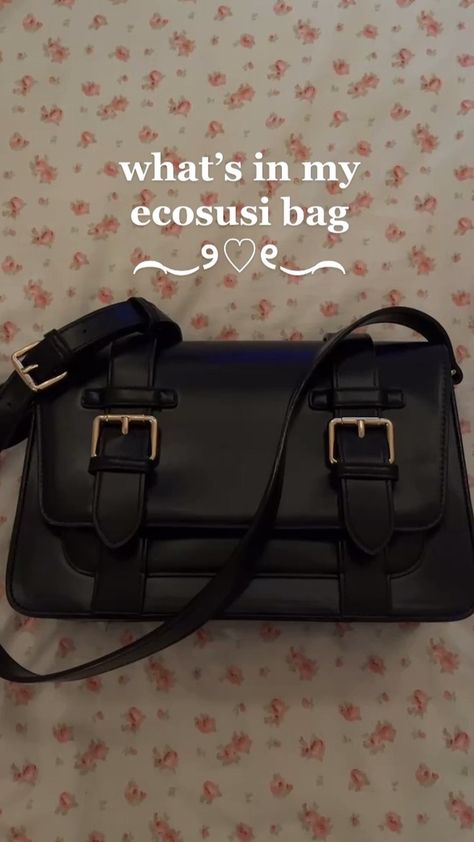 Ecosusi on Instagram: “Put your favorite book and all daily essentials in your favorite #JaneMessengerBag. 😊 📷 @romneyellen” Ecosusi Bag Outfit, Book Bag Aesthetic, Ecosusi Bags, Black Bag Outfit, Gryffindor Outfit, Japanese School Bag, Everyday Bag Essentials, Fashion Design Template, Aesthetic Bags