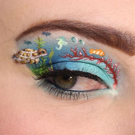 Sea Turtle Makeup, Sea Creatures Makeup, Sea Themed Makeup, Sea Makeup Looks, Aquarium Makeup, Under The Sea Outfit Ideas, Ocean Makeup Looks, Eyeliner Drawings, Under The Sea Makeup