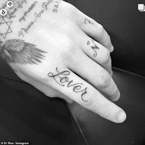 David Beckham Tattoos, Hand Tattoo Images, Tattoo Name Fonts, Brooklyn Tattoo, Small Wave Tattoo, Nicola Peltz, Brooklyn Beckham, Waves Tattoo, New Tattoo