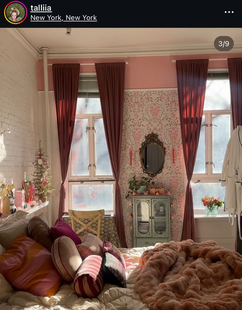 Antique Studio Apartment, Studio Apartment Cottagecore, Romantic Studio Apartment, Studio Apartment Vintage, Apartment Cottagecore, Girl Apartment, Positive Intentions, Striped Duvet, Striped Duvet Covers