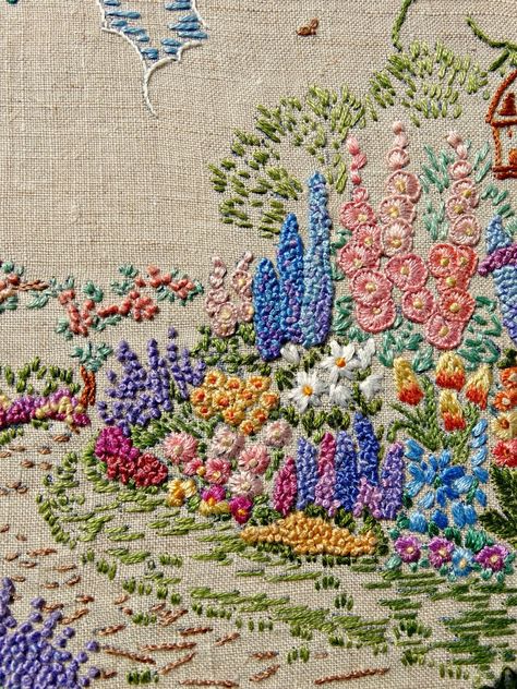 A Saucy Stitch: A Vintage Embroidered Garden https://asaucystitch.blogspot.ca/2014/05/a-vintage-embroidered-garden.html Embroidered Garden, Garden Embroidery, Hungarian Embroidery, Embroidery Transfers, Embroidery Patterns Vintage, Pola Sulam, Learn Embroidery, Brazilian Embroidery, Embroidery Flowers Pattern