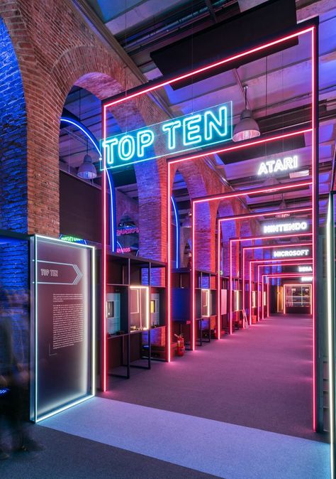 Game On's neon-filled exhibition design pays homage to 80s video games History Video, History Of Video Games, 80s Video Games, Laser Tag, Exhibition Booth, Exhibition Space, Stage Design, Booth Design, Pop Up Store