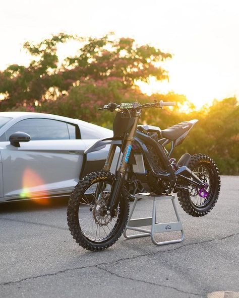 𝐬𝐮𝐫𝐫𝐨𝐧𝐝𝐚𝐢𝐥𝐲⚡️ | Sickest Bike!🤩 Dm us if you want to buy Surron Parts! Visit twowheelsempire.com @zaysolis119 #surron #surronlightbee #surronx… | Instagram Custom Surron Bike, Talaria Bike, Surron Light Bee, Surron Bike, Bike Essentials, Super 73, Custom Dirt Bike, Pit Bikes, Sur Ron