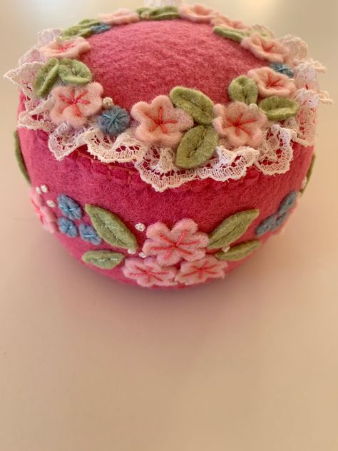 Cute Pincushions, Felt Pincushions, Felt Craft, Steel Wool, Felt Crafts, Pin Cushions, Felt, Cushions, Embroidery