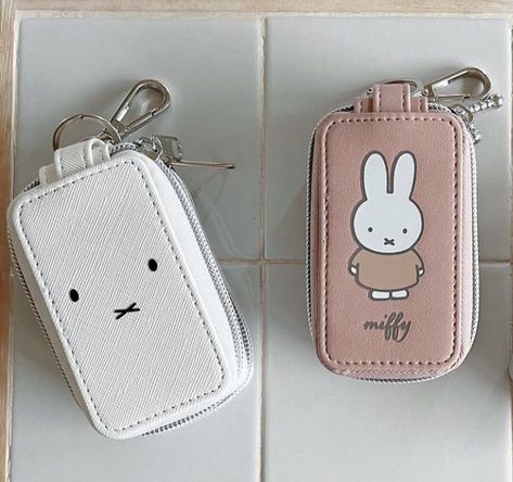 Miffy Airpod Case, Miffy Stuff, Miffy Icon, Icon Y2k, Silly Gifts, Earbuds Case, Cute Wallets, Car Key Case, Sanrio Wallpaper