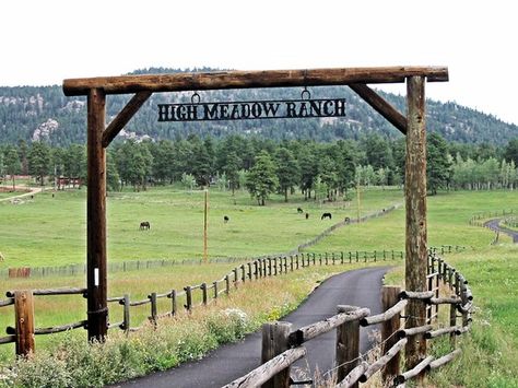 ❤️this sign                                                                                                                                                                                 More Ranch Entrance Ideas, Farm Entrance, Ranch Gates, Gate Entrance, Gate Signs, Ranch Sign, Farm Gate, Driveway Entrance, Future Farms