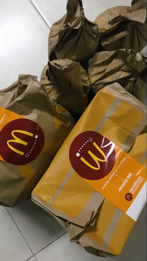 #mcdonalds #delivery #studentlife #university Mcdonalds Delivery, 11 March, March 2023, Food Snapchat, Student Life, Football Season, Aesthetic Food, Snapchat, University