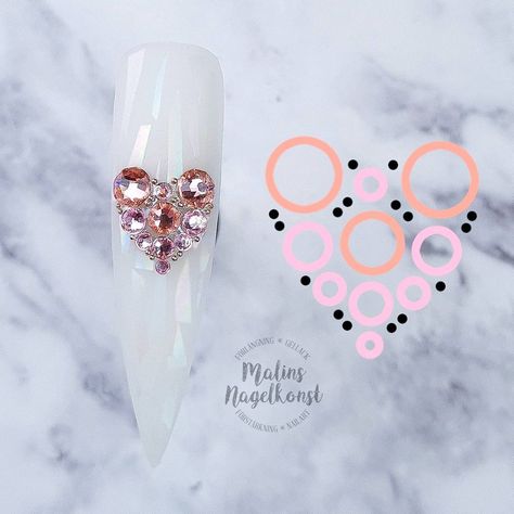 Disney Nail Decals, Diy Rhinestone Nails, Nailart Tutorial, Bling Nail Art, Stone Nail Art, Diamond Nail Art, Nail Jewels, Swarovski Nails, Nails Design With Rhinestones