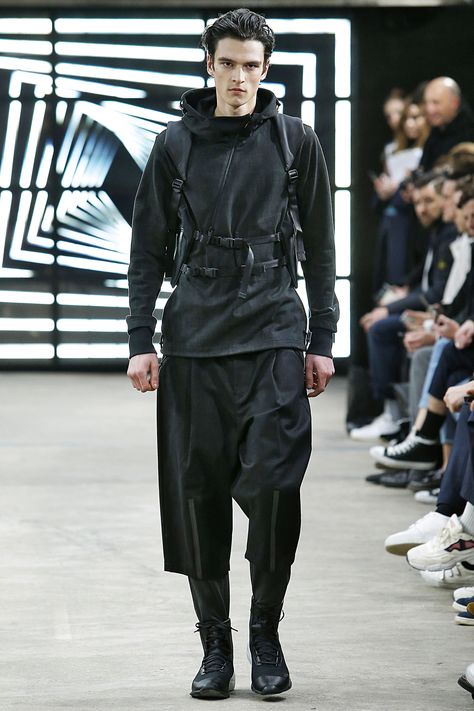 [album] Techwear, Cyberpunk, and Dark Futurism Inspo - Album on Imgur Unisex Style Outfits, Clothing Fancy, Futuristic Outfits, Badass Outfit, Techwear Fashion, Fall Fashion Trends Women, 2016 Menswear, Future Clothes, Cyberpunk Fashion