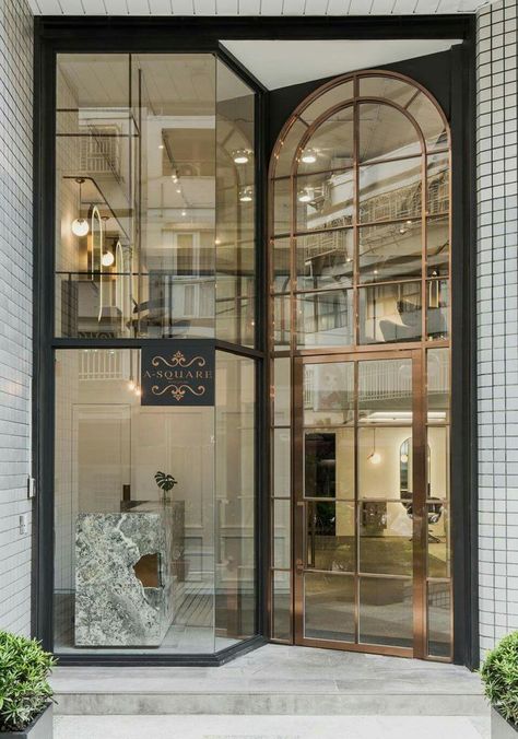 Boutique Front Door Entrance, Cafe Glass Door, Glass Door Entrance, Archway Door, Glass Entrance Doors, Retail Facade, Window Architecture, Shop Facade, Design Café