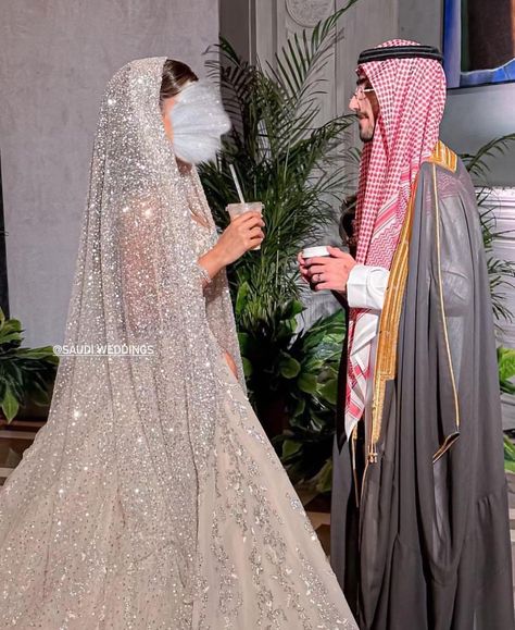 Saudi Wedding Dress, Arab Culture Aesthetic, Arab Wedding Dress, Saudi Wedding, Bride Shot, Arabic Wedding Dresses, Dream Wedding Reception, Arab Style, Bride Dress Simple